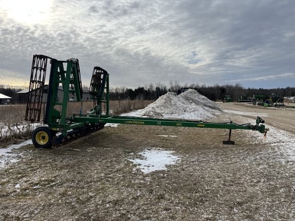 Image of John Deere 200 equipment image 4