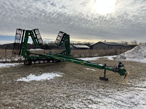 Image of John Deere 200 equipment image 1
