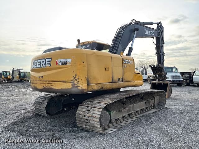 Image of John Deere 200D equipment image 4