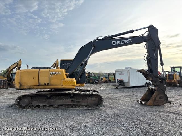 Image of John Deere 200D equipment image 3