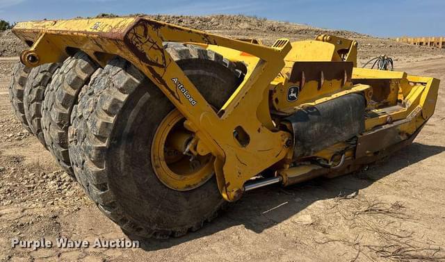 Image of John Deere 2112C equipment image 4