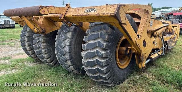 Image of John Deere 2112C equipment image 4