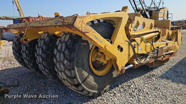 Image of John Deere 2112C equipment image 4