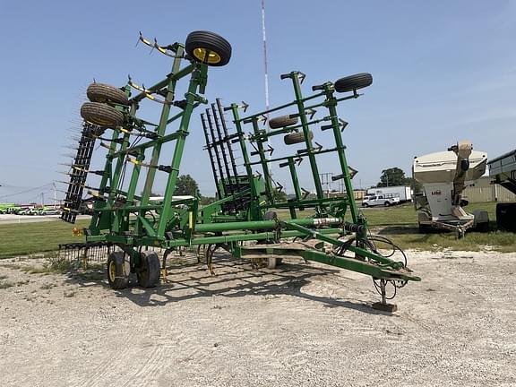 Image of John Deere 2210L equipment image 1