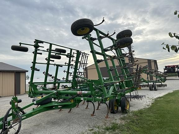 Image of John Deere 2210L equipment image 2