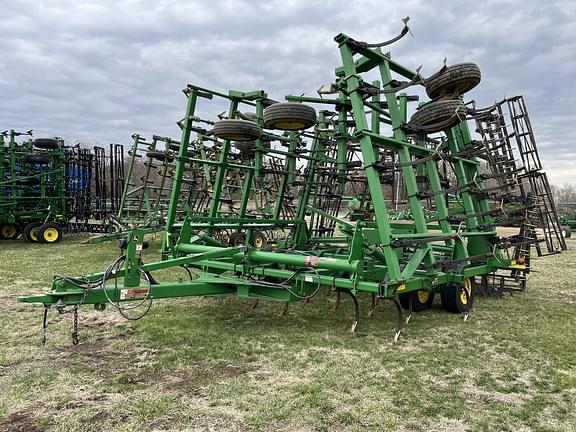 Image of John Deere 2210 equipment image 1
