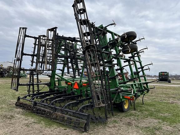 Image of John Deere 2210 equipment image 2
