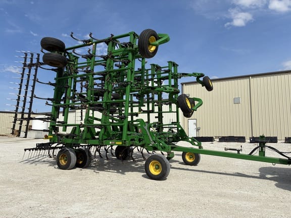 Main image John Deere 2210