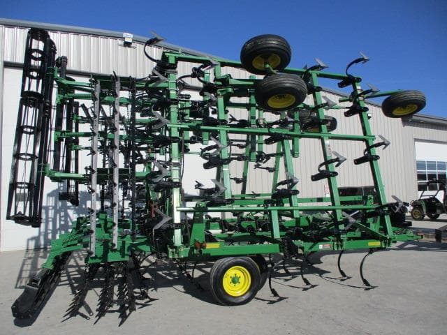 Image of John Deere 2210 equipment image 4