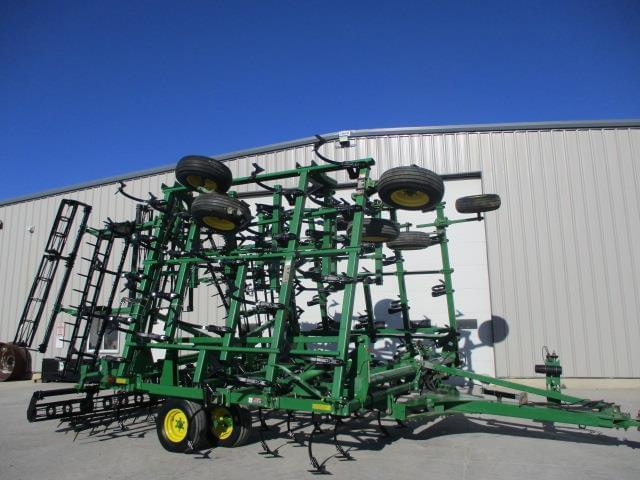 Image of John Deere 2210 equipment image 1
