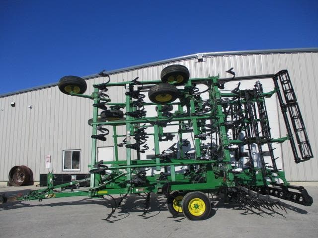 Image of John Deere 2210 equipment image 2