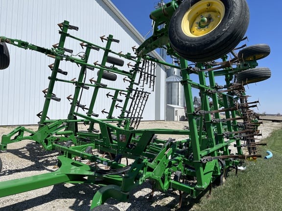 Main image John Deere 2210