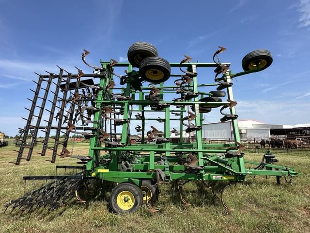 Image of John Deere 2210 equipment image 1