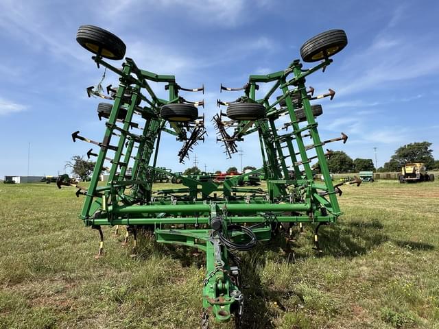 Image of John Deere 2210 equipment image 2