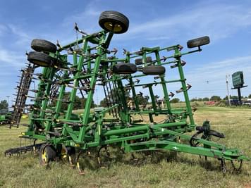 Main image John Deere 2210