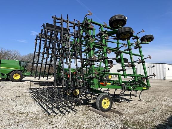 Image of John Deere 2210 equipment image 2