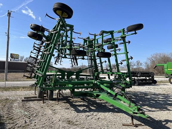 Image of John Deere 2210 equipment image 1