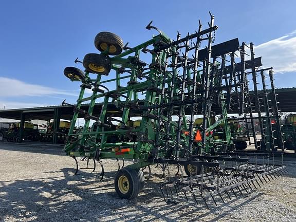 Image of John Deere 2210 equipment image 4