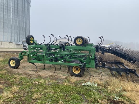 Image of John Deere 2210 equipment image 2