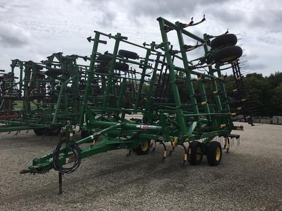 Image of John Deere 2210 equipment image 1