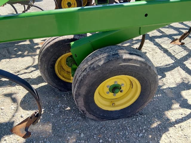 Image of John Deere 2210 equipment image 4