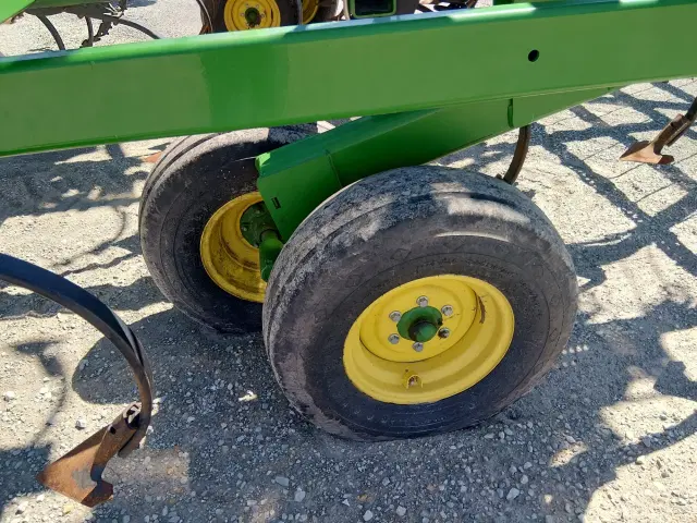 Image of John Deere 2210 equipment image 4