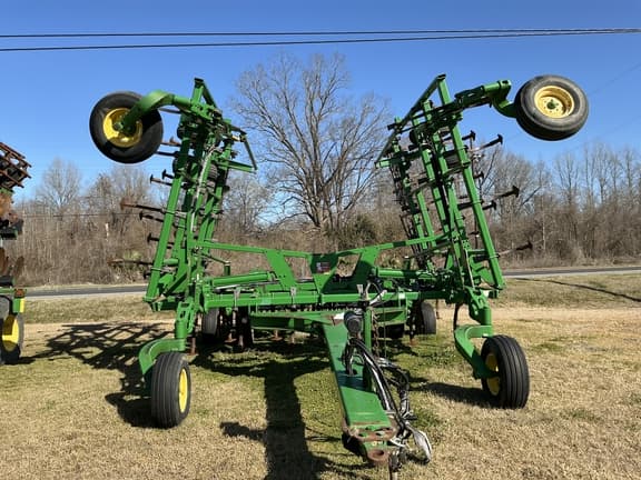 Image of John Deere 2210 equipment image 1