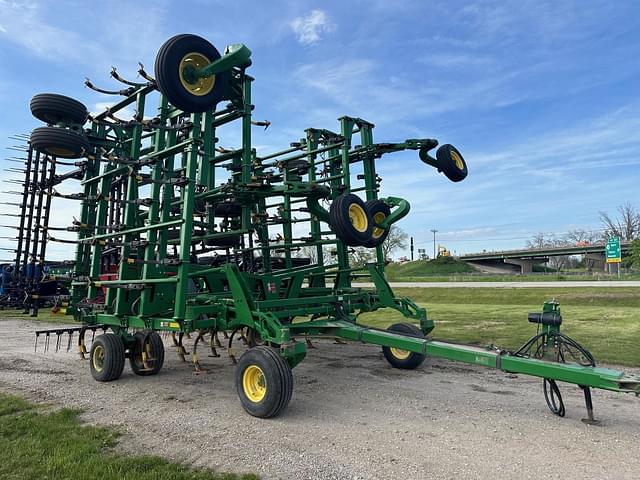 Image of John Deere 2210 equipment image 1