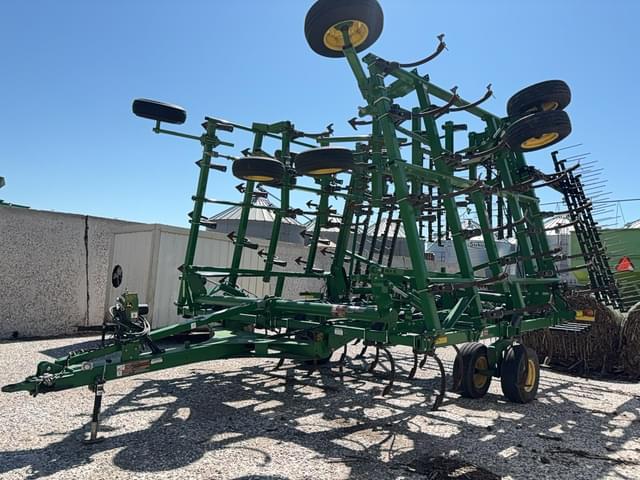 Image of John Deere 2210 equipment image 2