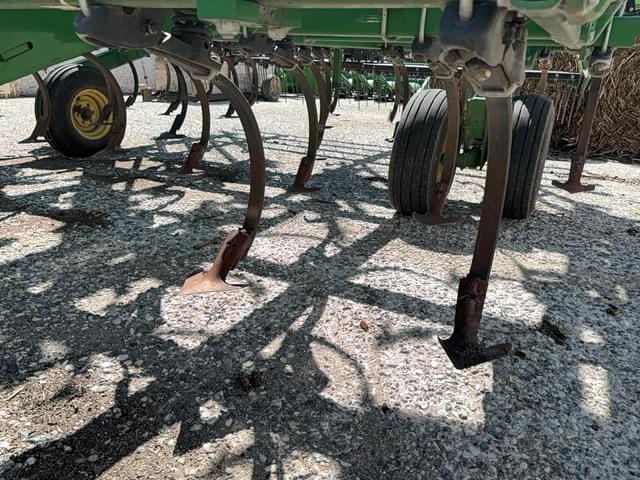 Image of John Deere 2210 equipment image 3