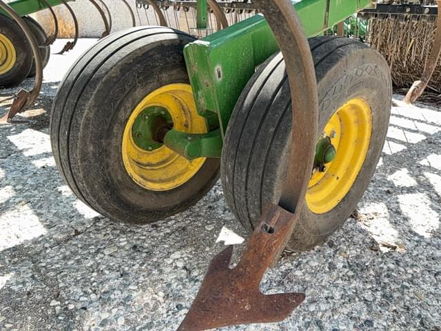 Image of John Deere 2210 equipment image 4