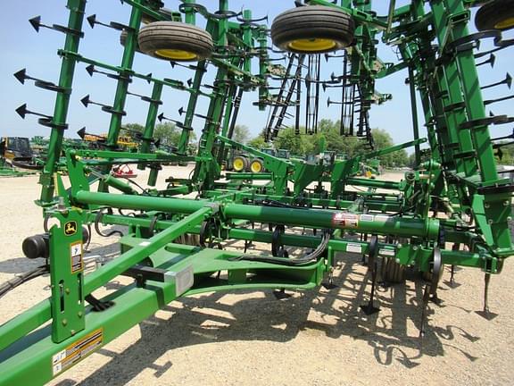 Image of John Deere 2210L equipment image 4
