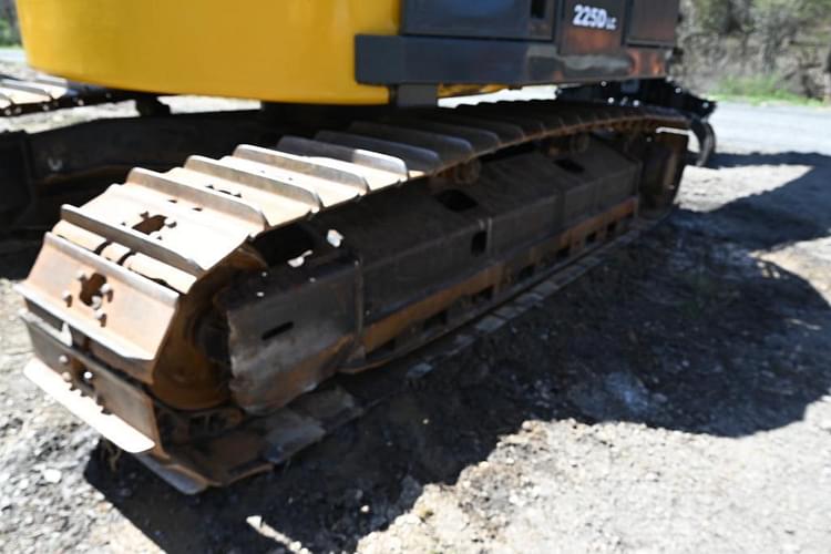 Main image John Deere 225DLC 44