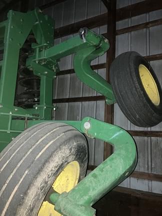 Image of John Deere 2310 equipment image 3