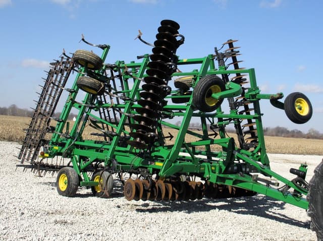 Image of John Deere 2310 equipment image 2