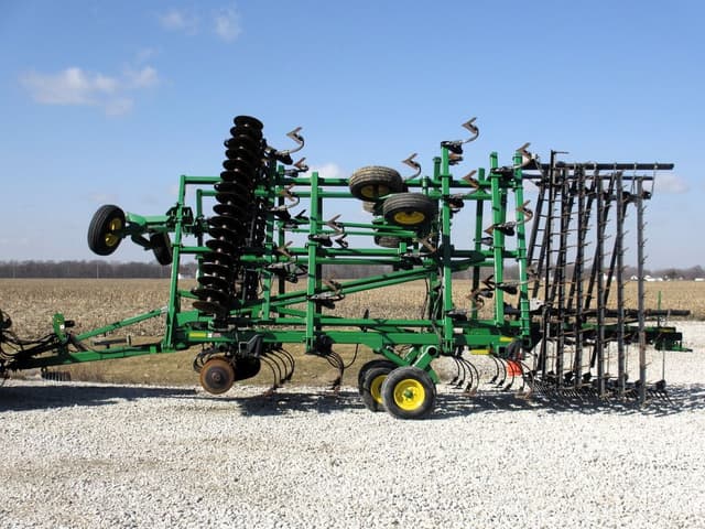 Image of John Deere 2310 equipment image 3