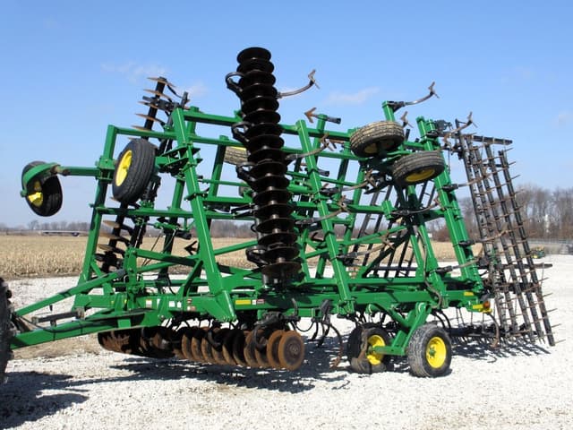 Image of John Deere 2310 equipment image 1