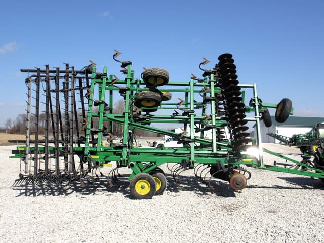 Image of John Deere 2310 equipment image 4