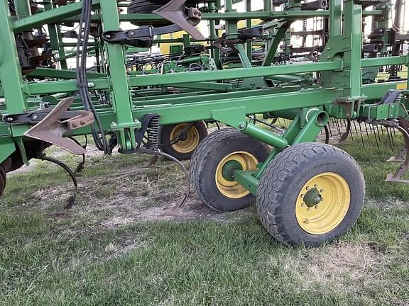 Image of John Deere 2310 equipment image 3