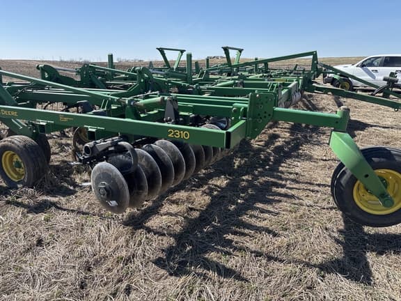 Image of John Deere 2310 equipment image 4