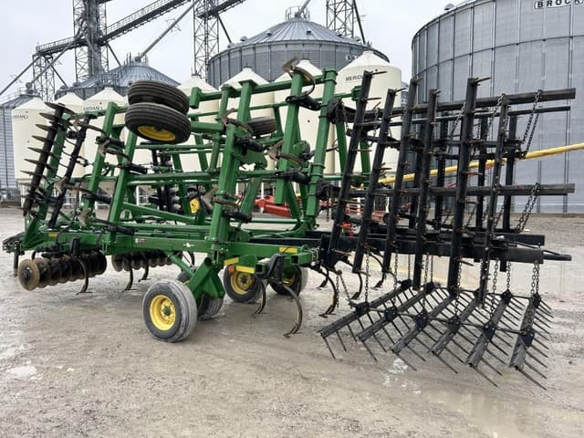 Image of John Deere 2310 equipment image 2