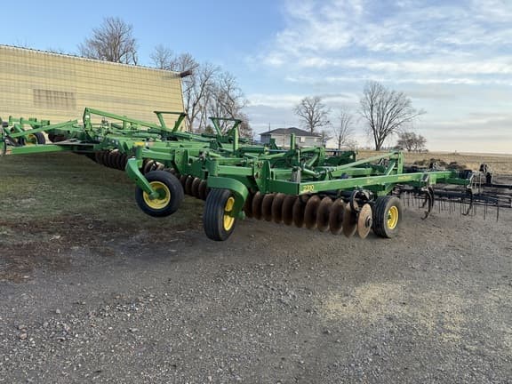 Image of John Deere 2310 equipment image 4