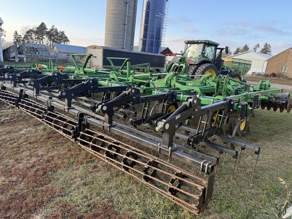 Image of John Deere 2310 equipment image 1