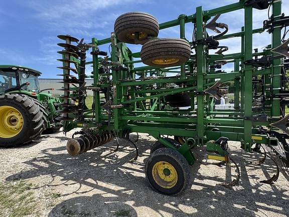 Image of John Deere 2310 equipment image 2