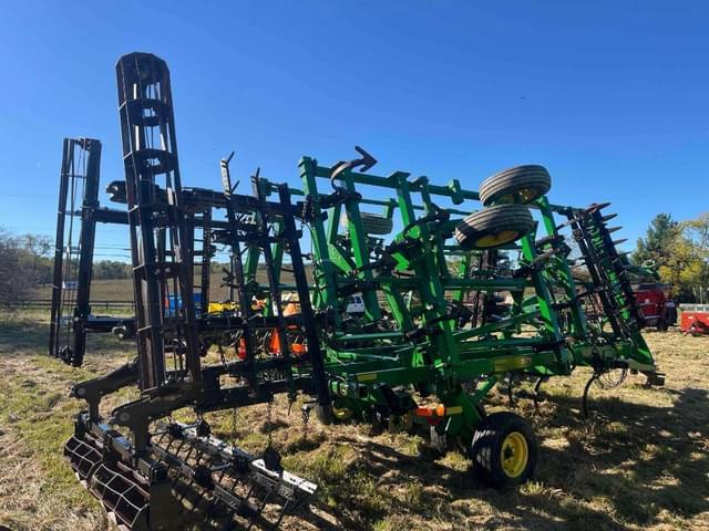 Image of John Deere 2310 equipment image 3