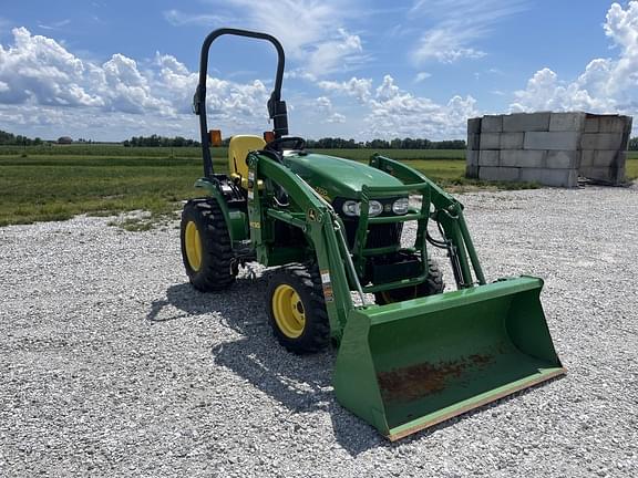 Image of John Deere 2320 equipment image 2