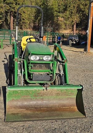 Image of John Deere 2320 equipment image 2