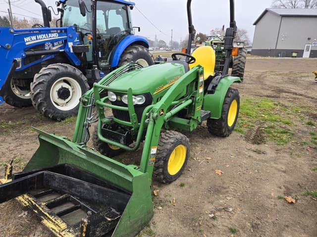 Image of John Deere 2320 equipment image 1