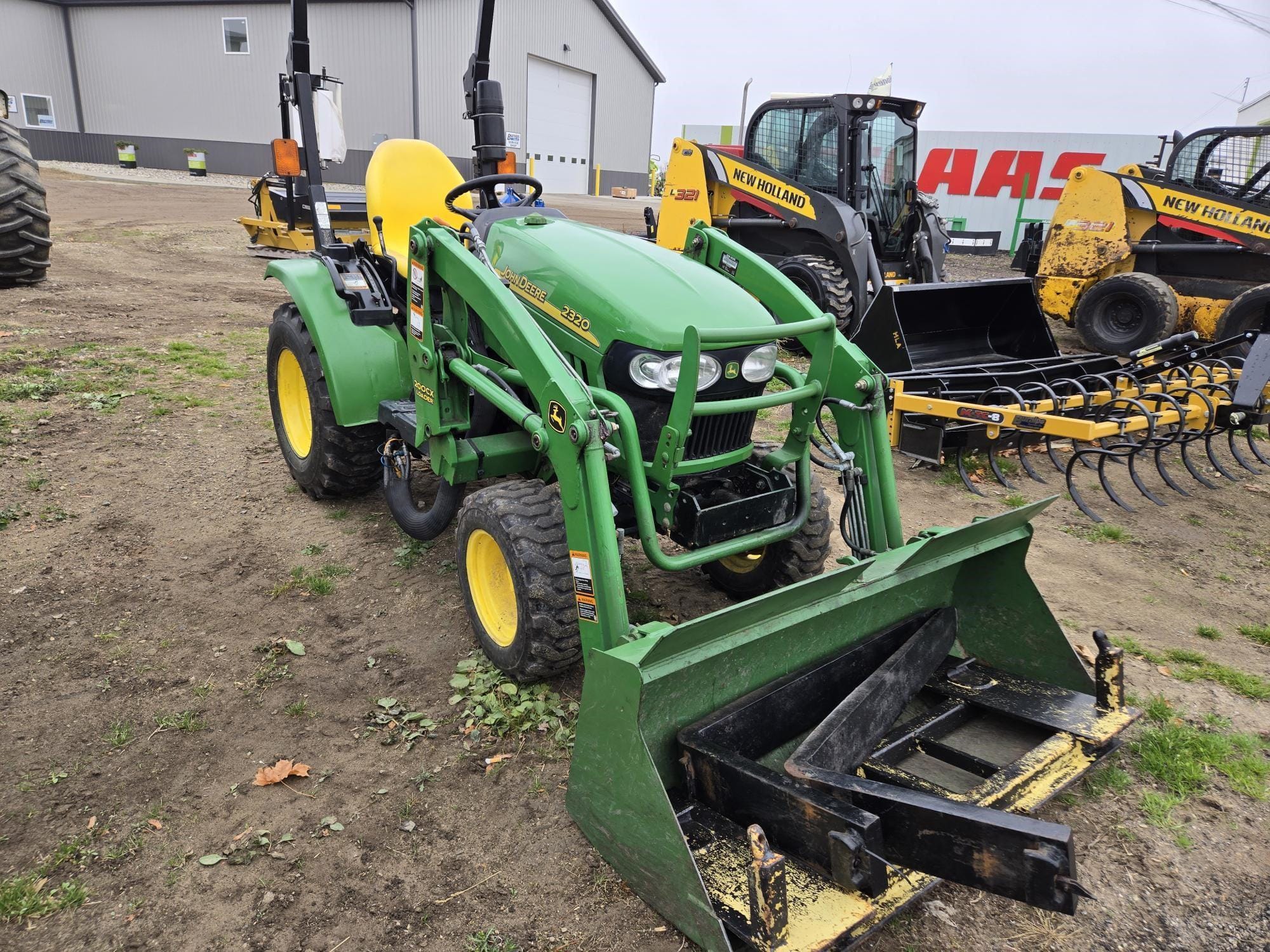 2012 John Deere 2320 Equipment Image0