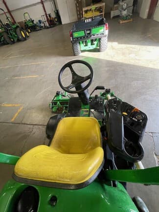 Image of John Deere 2500B equipment image 4